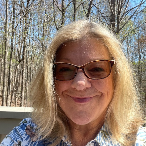 Meet your Posher, Stephanie - Picture 1 of 1